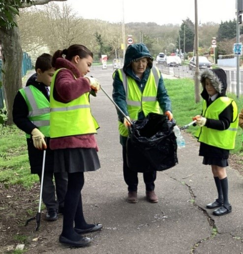Litter Picking 2 2024.jpg
